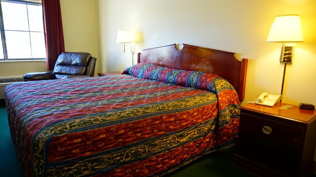 Wesley Inn Уичита Номер фото