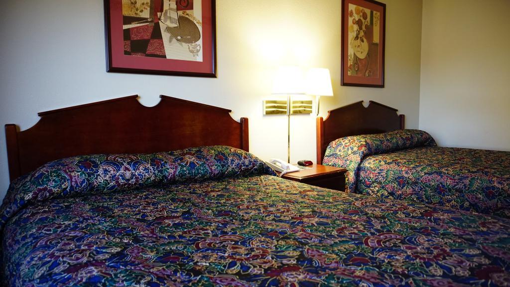 Wesley Inn Уичита Экстерьер фото