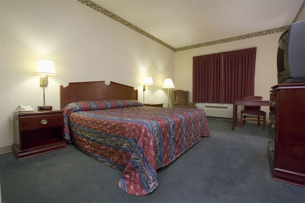 Wesley Inn Уичита Экстерьер фото