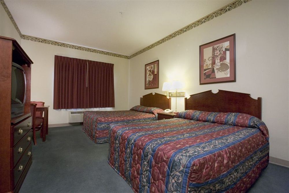 Wesley Inn Уичита Экстерьер фото